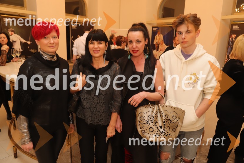  Valerija Grubelnik, Cvetličarna Grubelnik; mag.  Helena  Cvikl, predavateljica na Fakulteti za turistične študije;  Tijana Orešič Barač, dr. med. specialistka dermatologije;  Tilen OrešičTartuffe, premiera v SNG Maribor