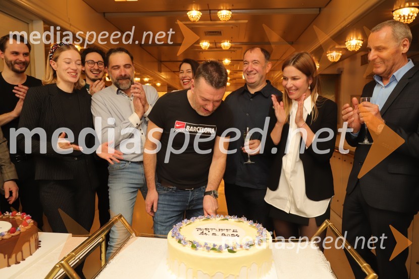  Blaž Dolenc, igralec;  Julija Klavžar, igralka;  Žan Koprivnik, igralec;  Gorazd Žilavec, igralec;  Diego de Brea, režiser;  Minca Lorenci, igralka;  Blagoj Micevski, kostumograf;  Ana Urbanc, igralka;  Danilo Rošker, direktor SNG MariborTartuffe, premiera v SNG Maribor