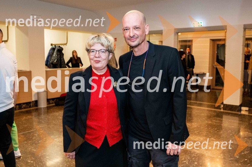  Nina  Majer Ivanetič ,  avtorica;  Miha Golob, upravnik in umetniški vodja, SLG CeljeZaključek in nagrajenci 32. Dnevov komedije: grenka komedija Paradiž velika zmagovalka festivala