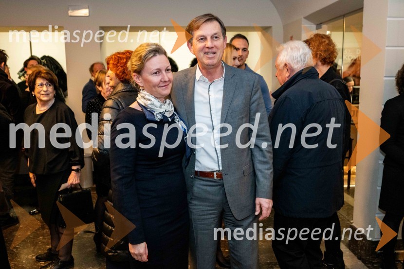  Mojca Stropnik, odvetnica; prof. dr. Miro Cerar, nekdanji predsednik Vlade Republike Slovenije Zaključek in nagrajenci 32. Dnevov komedije: grenka komedija Paradiž velika zmagovalka festivala