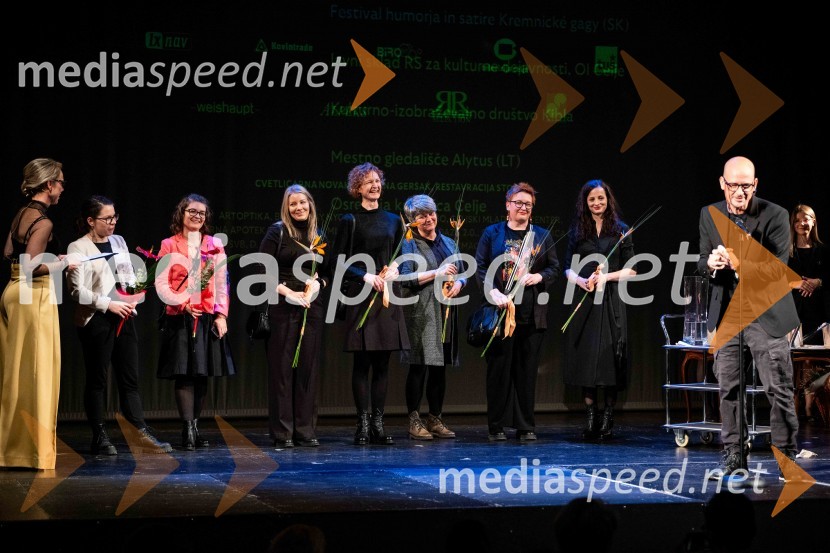  Manca  Ogorevc, igralka;  ... ;  Milana Simonič, vodja marketinga in odnosov za javnostmi SLG Celje;  Tjaša Šuligoj, vodja pravne službe, SLG Celje;  Lea Toman, vodja uprave, SLG Celje;  Mojca Redjko, samostojna kulturna delavka;  Urška Vovk, koordinatorka in organizatorka kulturnega programa, SLG Celje;  Daša Skrt, vodja programa SLG Celje;  Miha Golob, upravnik in umetniški vodja, SLG CeljeZaključek in nagrajenci 32. Dnevov komedije: grenka komedija Paradiž velika zmagovalka festivala