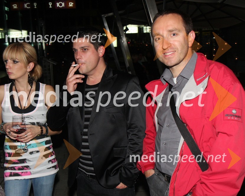 Lara Šiljevinac, pevka skupine Leeloojamais, Lovro Ravbar, saksofonist skupine Leeloojamais in Borut Cvetko, fotografRožmarin, koncert skupine Leeloojamais