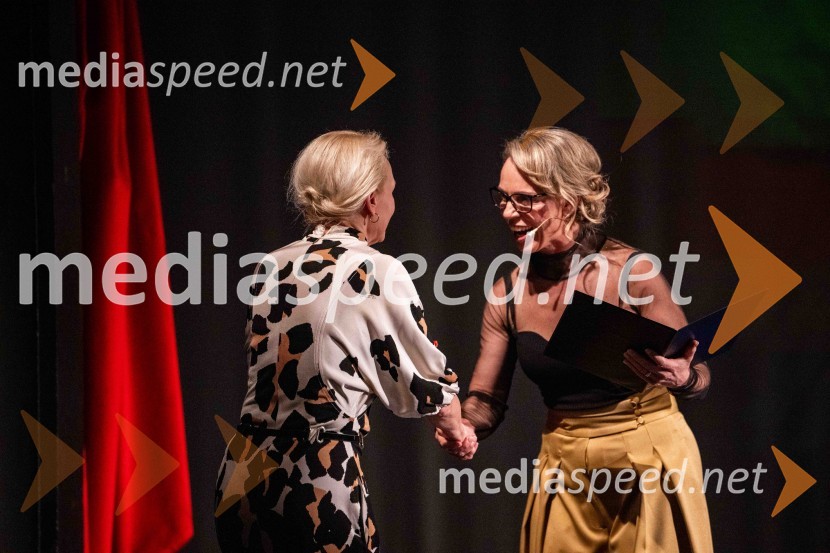  Polona  Juh, igralka;  Manca  Ogorevc, igralkaZaključek in nagrajenci 32. Dnevov komedije: grenka komedija Paradiž velika zmagovalka festivala