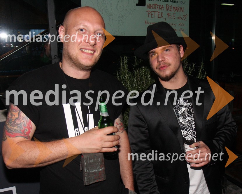 ... in J., kitarist skupine LeeloojamaisRožmarin, koncert skupine Leeloojamais