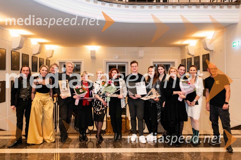  David Čeh, igralec;  Manca  Ogorevc, igralka;  Rastko Krošl, igralec;  Branko Završan, igralec;  Nina  Majer Ivanetič ,  avtorica;  Polona  Juh, igralka;  Nina  Ramšak Marković, režiserka;  Žan Brelih Hatunić, igralec;  Tanja Potočnik, igralka;  Lucija Harum, igralka, pevka;  Tatjana Doma, dramaturginja SLG Celje;  Maša Grošelj, igralka;  Lučka Počkaj, igralka;  Miha Golob, upravnik in umetniški vodja, SLG CeljeZaključek in nagrajenci 32. Dnevov komedije: grenka komedija Paradiž velika zmagovalka festivala