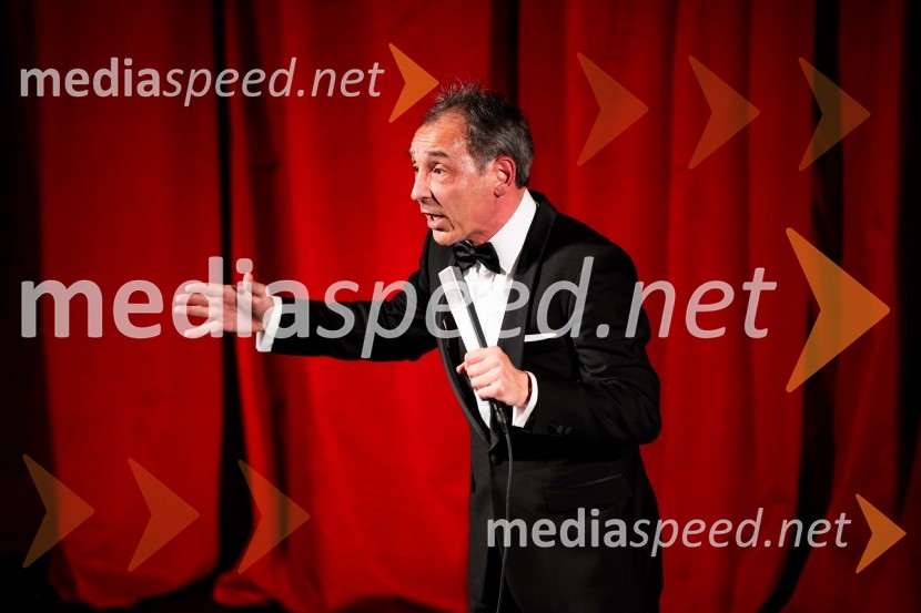  Tadej Toš, stand up komikZaključek in nagrajenci 32. Dnevov komedije: grenka komedija Paradiž velika zmagovalka festivala