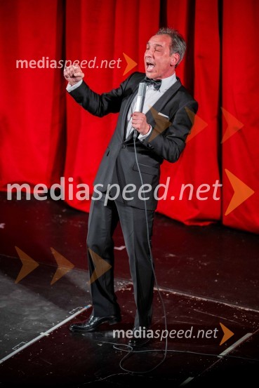  Tadej Toš, stand up komikZaključek in nagrajenci 32. Dnevov komedije: grenka komedija Paradiž velika zmagovalka festivala