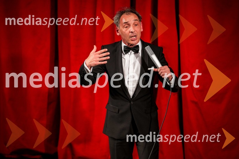  Tadej Toš, stand up komikZaključek in nagrajenci 32. Dnevov komedije: grenka komedija Paradiž velika zmagovalka festivala