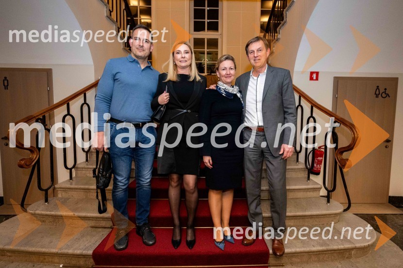  ... ;  ... ;  Mojca Stropnik, odvetnica; prof. dr. Miro Cerar, nekdanji predsednik Vlade Republike Slovenije Zaključek in nagrajenci 32. Dnevov komedije: grenka komedija Paradiž velika zmagovalka festivala