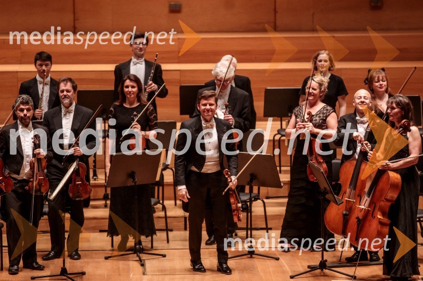  Julian Rachlin, violinist, violist in dirigentAngleški komorni orkester, koncert v Cankarjevem domu