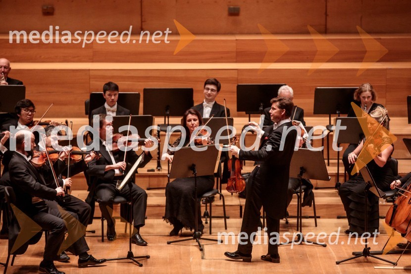  Julian Rachlin, violinist, violist in dirigentAngleški komorni orkester, koncert v Cankarjevem domu