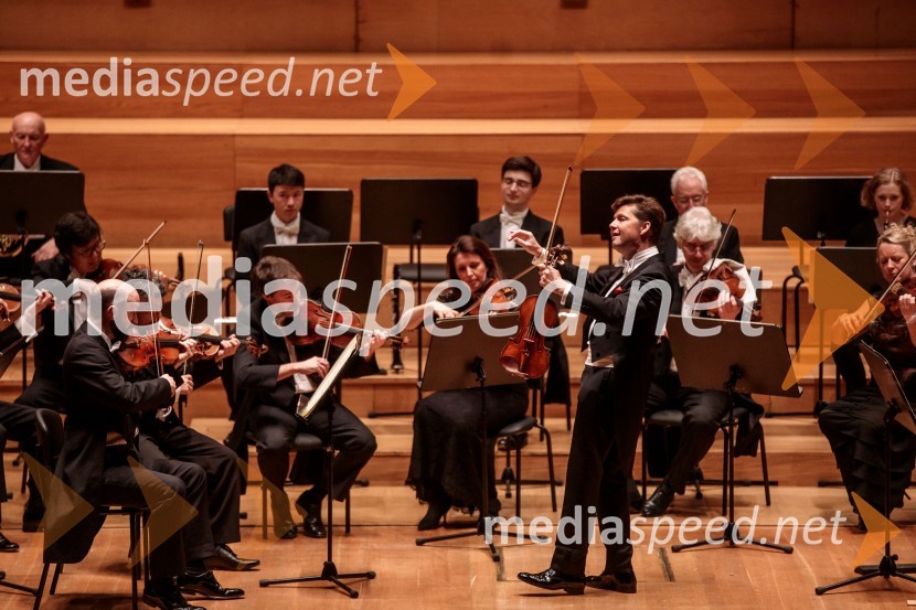  Julian Rachlin, violinist, violist in dirigentAngleški komorni orkester, koncert v Cankarjevem domu