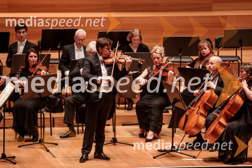  Julian Rachlin, violinist, violist in dirigentAngleški komorni orkester, koncert v Cankarjevem domu