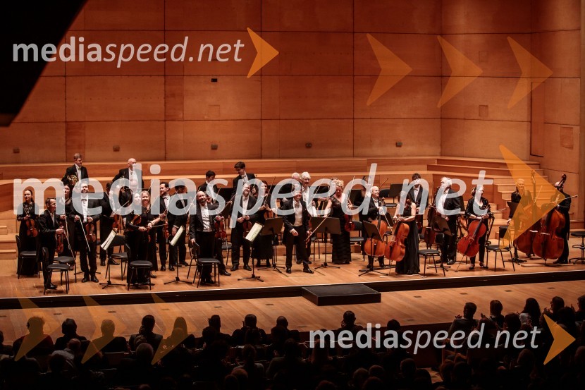  Julian Rachlin, violinist, violist in dirigentAngleški komorni orkester, koncert v Cankarjevem domu