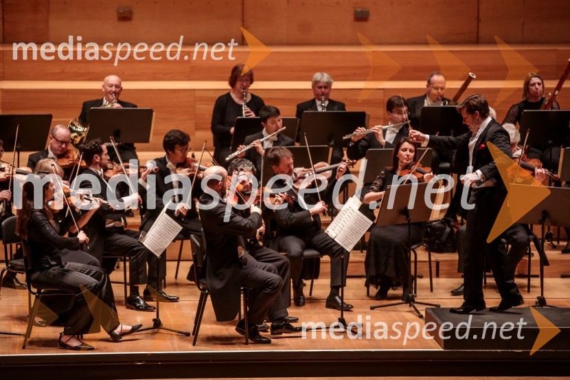  Julian Rachlin, violinist, violist in dirigentAngleški komorni orkester, koncert v Cankarjevem domu