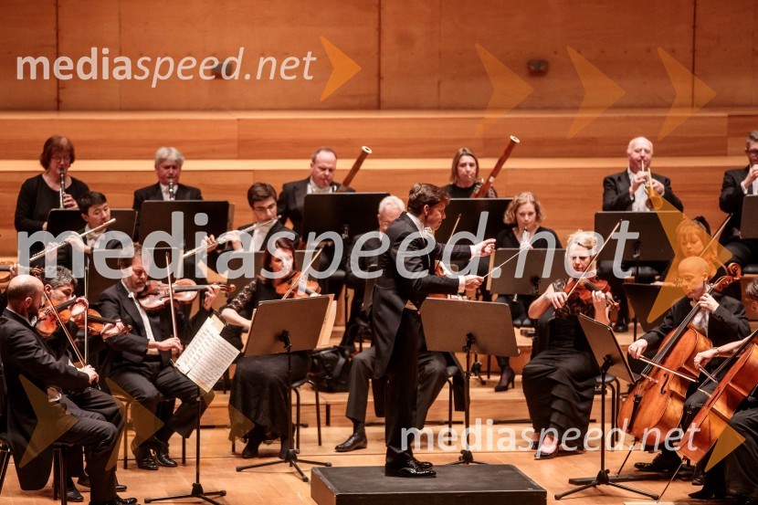  Julian Rachlin, violinist, violist in dirigentAngleški komorni orkester, koncert v Cankarjevem domu