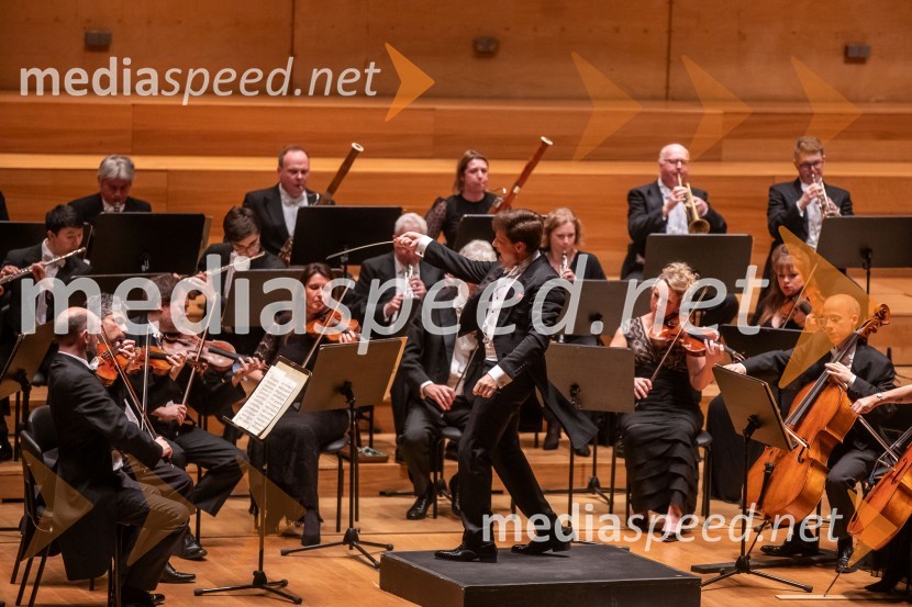  Julian Rachlin, violinist, violist in dirigentAngleški komorni orkester, koncert v Cankarjevem domu