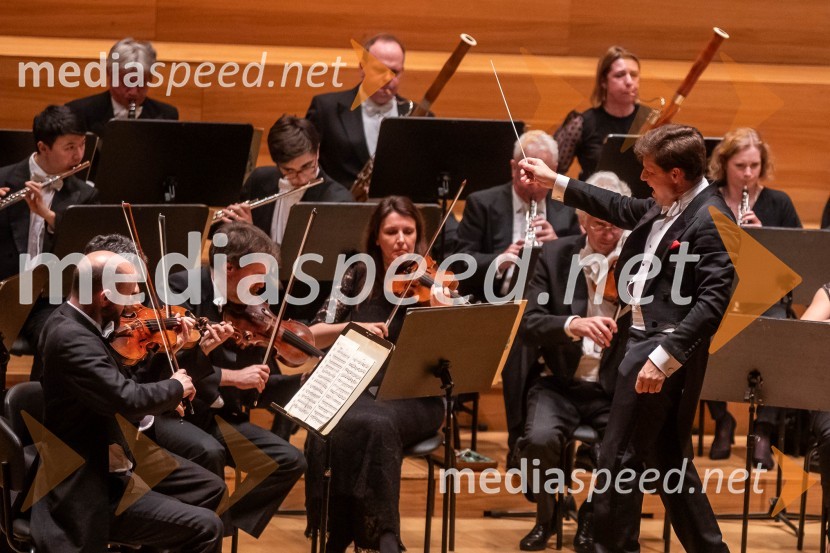  Julian Rachlin, violinist, violist in dirigentAngleški komorni orkester, koncert v Cankarjevem domu