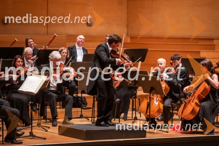  Julian Rachlin, violinist, violist in dirigentAngleški komorni orkester, koncert v Cankarjevem domu