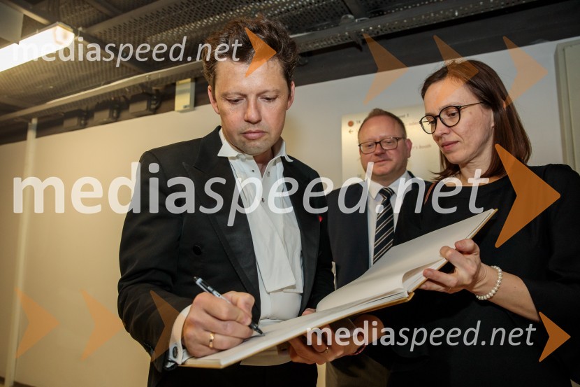  Julian Rachlin, violinist, violist in dirigent; mag. Aleš Drenik, vodja programa resne glasbe, opere in balet, Cankarjev dom;  ... Angleški komorni orkester, koncert v Cankarjevem domu