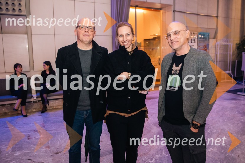  Simon Popek, vodja filmskega programa Cankarjevega doma;  Saša Globačnik, vodja stikov z javnostjo in marketinga, Cankarjev dom;  Samo Klemenčič, vodja organizatorjev kulturno-umetniškega programa, Cankarjev domOdprtje razstave Marie Lassnig v Cankarjevem domu