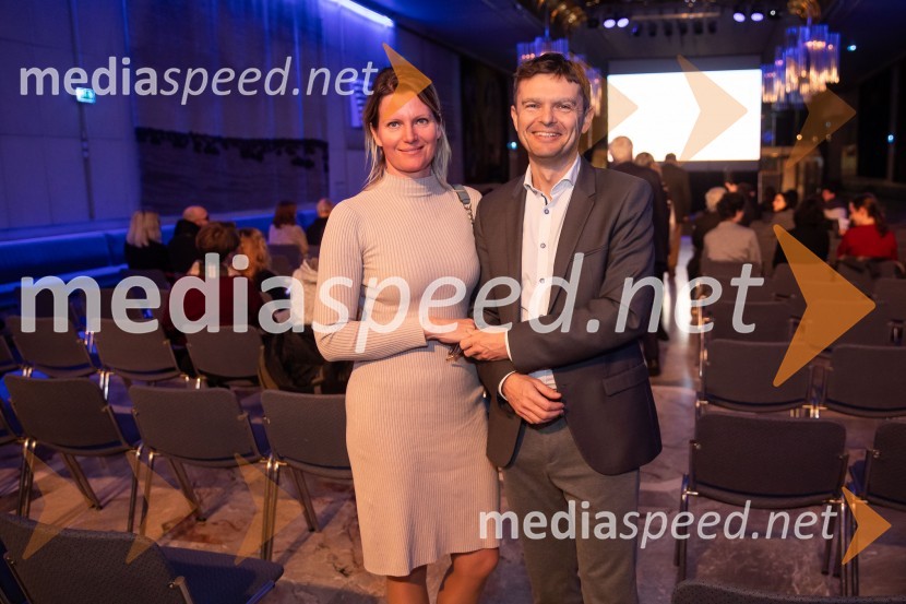  Sonja Škufca Zaveršek, Setcce d.o.o.; mag. Boštjan Škufca Zaveršek, podpredsednik uprave, Telekom SlovenijaOdprtje razstave Marie Lassnig v Cankarjevem domu