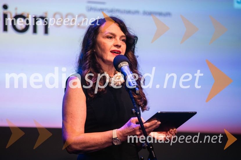  Tajda Lekše, voditeljicaOdprtje razstave Marie Lassnig v Cankarjevem domu