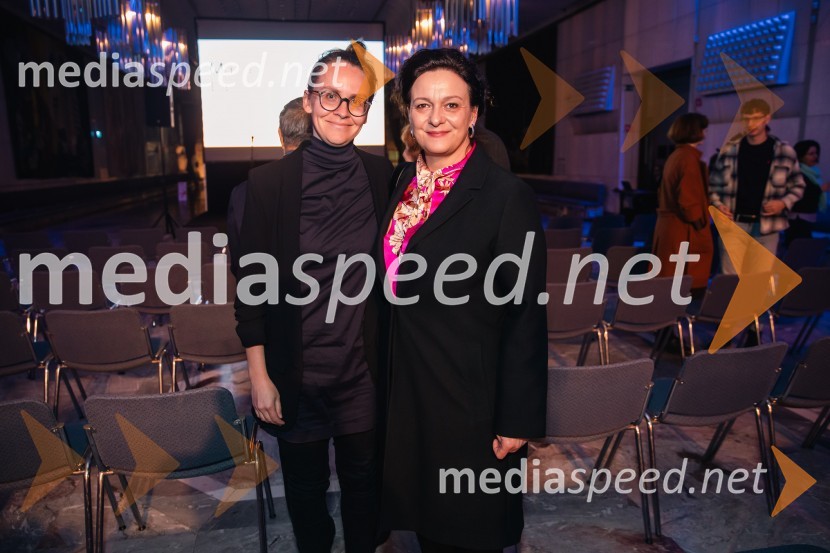  Maja Šučur, literarna kritičarka;  Barbara Koželj Podlogar, vršilka dolžnosti generalnega direktorja Direktorata za ustvarjalnost, Ministrstvo za kulturoOdprtje razstave Marie Lassnig v Cankarjevem domu