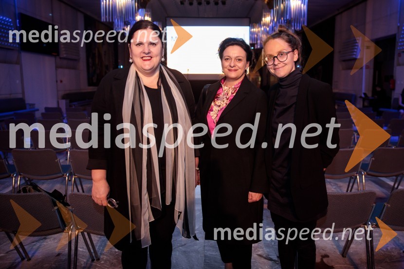  Uršula Cetinski, generalna direktorica, Cankarjev dom;  Barbara Koželj Podlogar, vršilka dolžnosti generalnega direktorja Direktorata za ustvarjalnost, Ministrstvo za kulturo;  Maja Šučur, literarna kritičarkaOdprtje razstave Marie Lassnig v Cankarjevem domu