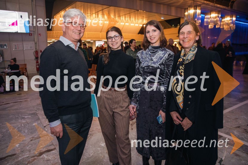  ... ;  ... ;  Katarina Hergouth, vodja razstavnega programa, Cankarjev dom;  ... Odprtje razstave Marie Lassnig v Cankarjevem domu