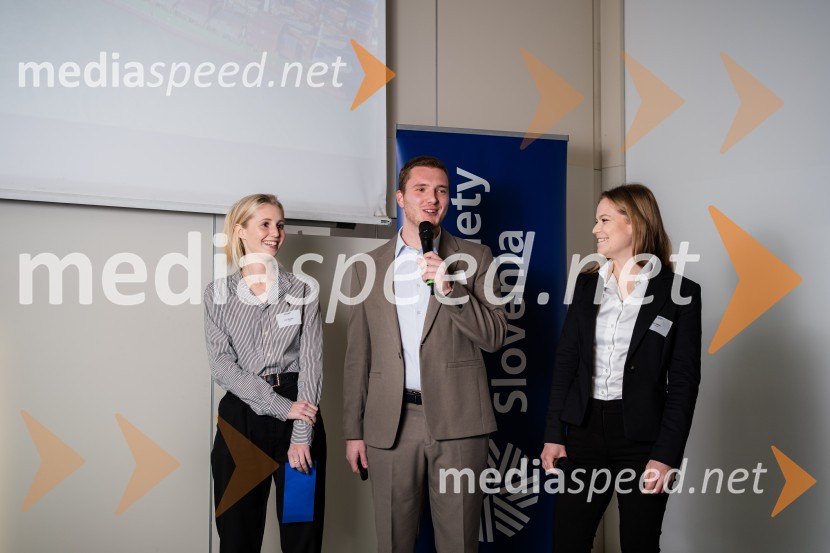  Kim Bokalič;  Elia Chimenti;  Iza MatkoCFA Research Challenge 2023/2024