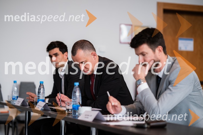  Andrej Petek, CFA, član uprave Triglav Skladi;  Oliver P. Müller, CFA, CAIA, FRM, CFA Society Switzerland;  Blaž Hribar, CFA, član uprave Pokojninske družbe ACFA Research Challenge 2023/2024