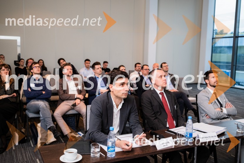  Andrej Petek, CFA, član uprave Triglav Skladi;  Oliver P. Müller, CFA, CAIA, FRM, CFA Society Switzerland;  Blaž Hribar, CFA, član uprave Pokojninske družbe ACFA Research Challenge 2023/2024