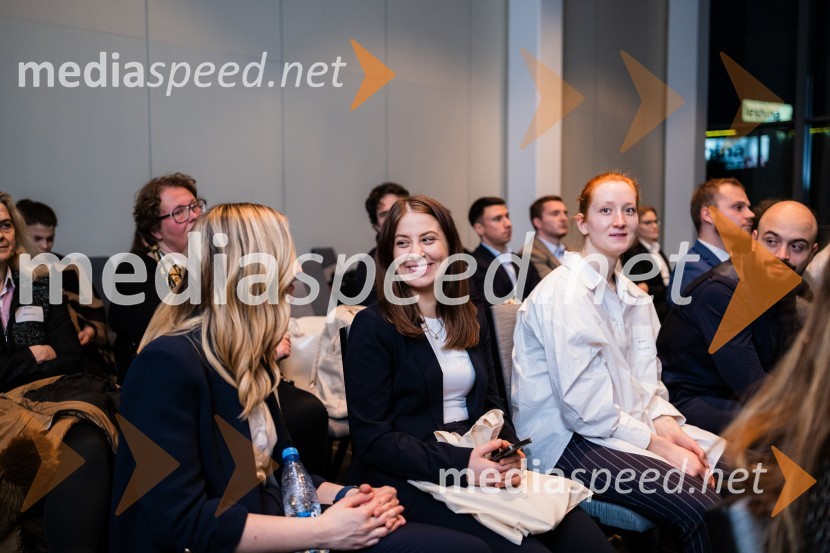  Dorotea Pittner;  Ajda Lipnik;  Dominika VirtCFA Research Challenge 2023/2024