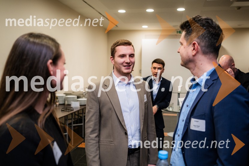  Elia ChimentiCFA Research Challenge 2023/2024