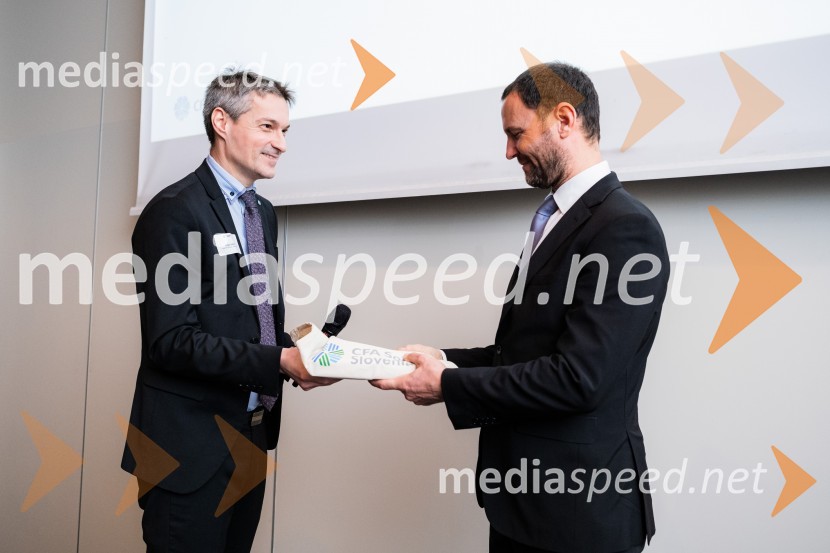  Bojan Ivanc, CFA, CAIA, član upravnega odbora društva CFA Slovenija in glavni ekonomist Analitike GZS, lokalni koordinator CFA Research Challenge 2022; dr. Primož Dolenc, Banka SlovenijeCFA Research Challenge 2023/2024