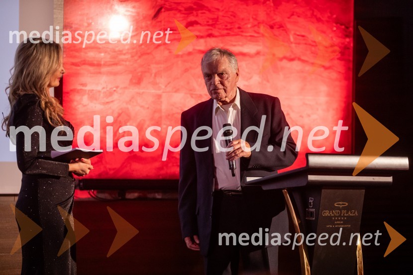  Bernarda Žarn, voditeljica; ddr. Matjaž Mulej,  prvi predsednik Strokovnega sveta inštituta IRDO, predsednik Raziskovalnega sveta ZRC IRDO, zaslužni profesor iz Ekonomsko-poslovne fakultete Univerze v MariboruIzbran produkt leta 2024