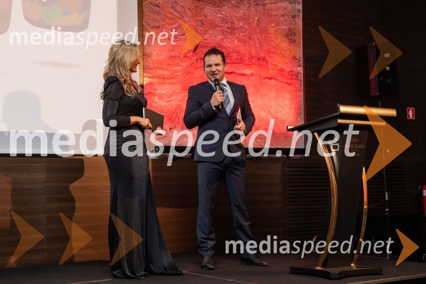  Bernarda Žarn, voditeljica;  ... Izbran produkt leta 2024