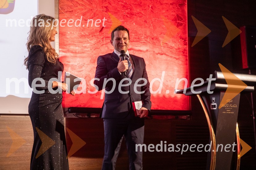  Bernarda Žarn, voditeljica;  ... Izbran produkt leta 2024