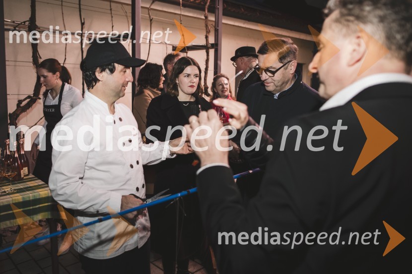  Tomaž Kavčič, kuharski mojster, Pri Lojzetu, Zemono, podpredsednik BASS;  Vaneja Steyer, Steyer Vina;  Erich SteyerSteyerjev tradicionalni kulinarični večer s Tomažem Kavčičem
