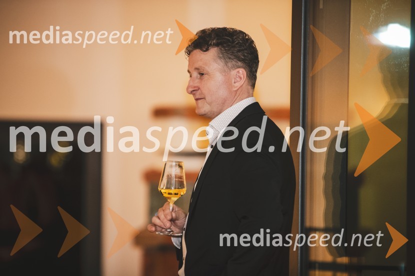  Danilo Steyer,   vinar, Steyer Vina; vinski vitez, predsednik Vinske reprezentance SlovenijeSteyerjev tradicionalni kulinarični večer s Tomažem Kavčičem