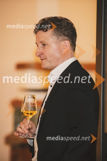  Danilo Steyer,   vinar, Steyer Vina; vinski vitez, predsednik Vinske reprezentance SlovenijeSteyerjev tradicionalni kulinarični večer s Tomažem Kavčičem