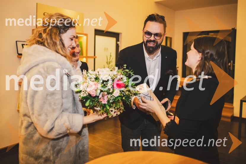  Hana Huljić;  Danilo Steyer,   vinar, Steyer Vina; vinski vitez, predsednik Vinske reprezentance Slovenije;  Petar Grašo, pevec;  Vaneja Steyer, Steyer VinaSteyerjev tradicionalni kulinarični večer s Tomažem Kavčičem