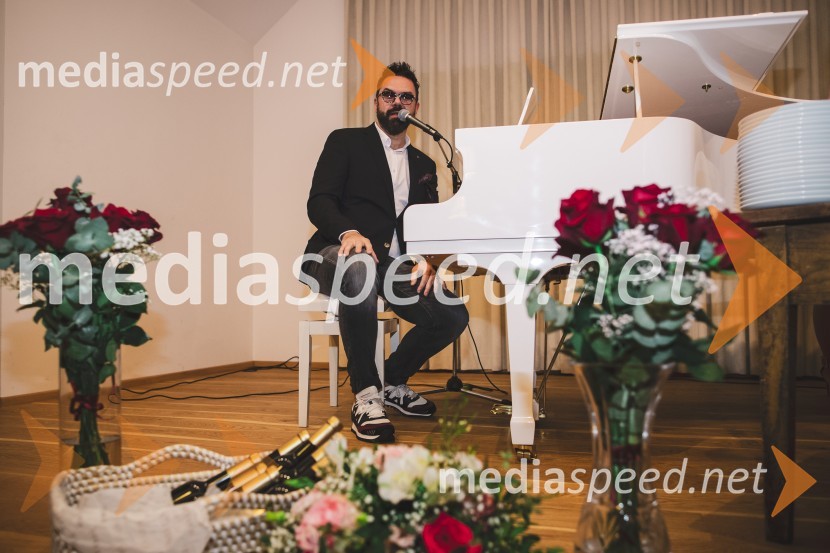  Petar Grašo, pevecSteyerjev tradicionalni kulinarični večer s Tomažem Kavčičem