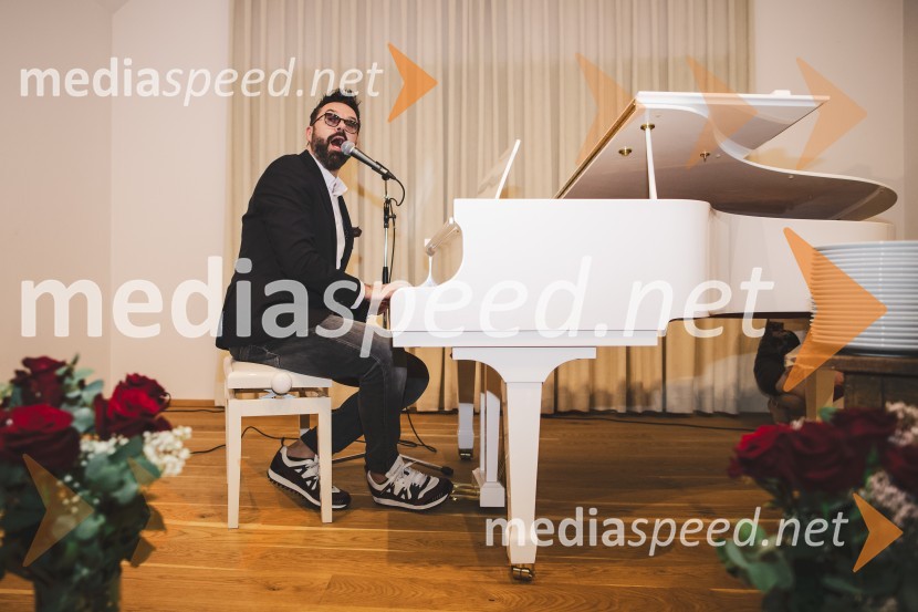  Petar Grašo, pevecSteyerjev tradicionalni kulinarični večer s Tomažem Kavčičem