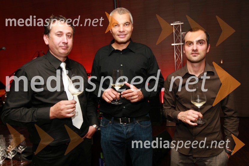 Danilo Flakus, direktor podjetja Dveri-Pax d.o.o., Saša Arsenovič, direktor podjetja S.Oliver SLO in Boštjan Hedžet, direktor podjetja Altor d.o.o.Rožmarin, koncert skupine Leeloojamais