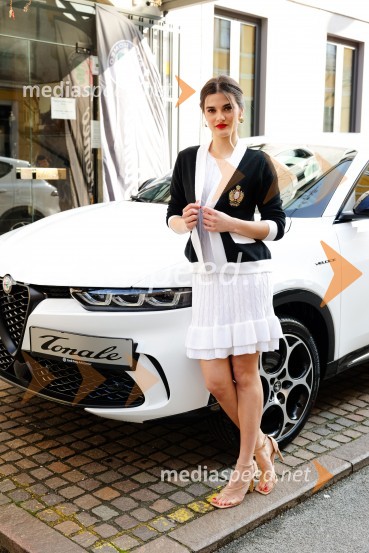  Lea Prstec, manekenkaAlfa Romeo in modna hiša Ferme združujeta poti