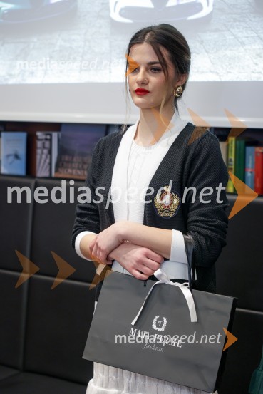  Lea Prstec, manekenkaAlfa Romeo in modna hiša Ferme združujeta poti