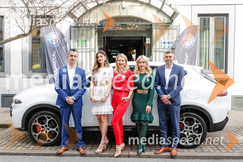  ... ;  Lea Prstec, manekenka;  Maja Ferme, modna oblikovalka;  Jutra Zorc, manekenka;  Uroš Mravinec, Avto Triglav d.o.o.Alfa Romeo in modna hiša Ferme združujeta poti