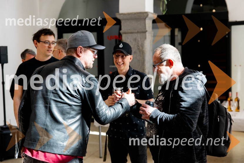  Tomi Meglič, glasbenik, pevec skupine Siddharta;  Primož  Benko, glasbenik, član skupine Siddharta;  ... Siddharta izdala novi album X